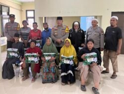 Pererat Silaturahmi, Kapolsek Oba Utara Gelar Jumat Curhat Dan Bagikan Sembako Ke Warga Desa Galala