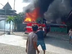 Diduga Akibat Kebocoran Saat Pengisian Minyak Tanah, Tiga Rumah Di Halsel Ludes Terbakar