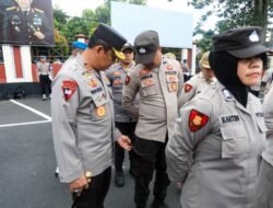 Tingkatkan Kedisiplinan, Kapolda Malut Cek Sikap Tampang Personel