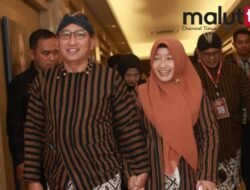 Mengenakkan Sepasang Busana Adat Yogyakarta, Walikota Ternate M. Tauhid Soleman Bersama Istri Hadiri Rakernas JKPI XI