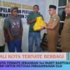 Wali Kota Ternate Serahkan 345 Paket Bantuan Lebaran untuk Petugas Persampahan DLH