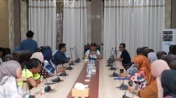Didatangi Puluhan Orang Tua, Wagub Malut Sarbin Sehe Janji Cari Solusi bagi Siswa yang Belum Lolos SPMB