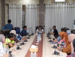 Didatangi Puluhan Orang Tua, Wagub Malut Sarbin Sehe Janji Cari Solusi bagi Siswa yang Belum Lolos SPMB