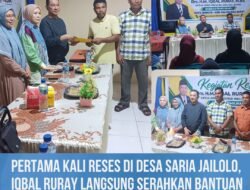 Pertama Kali Reses di Desa Saria Jailolo, Iqbal Ruray Langsung Serahkan Bantuan Rumpon Kepada Nelayan.
